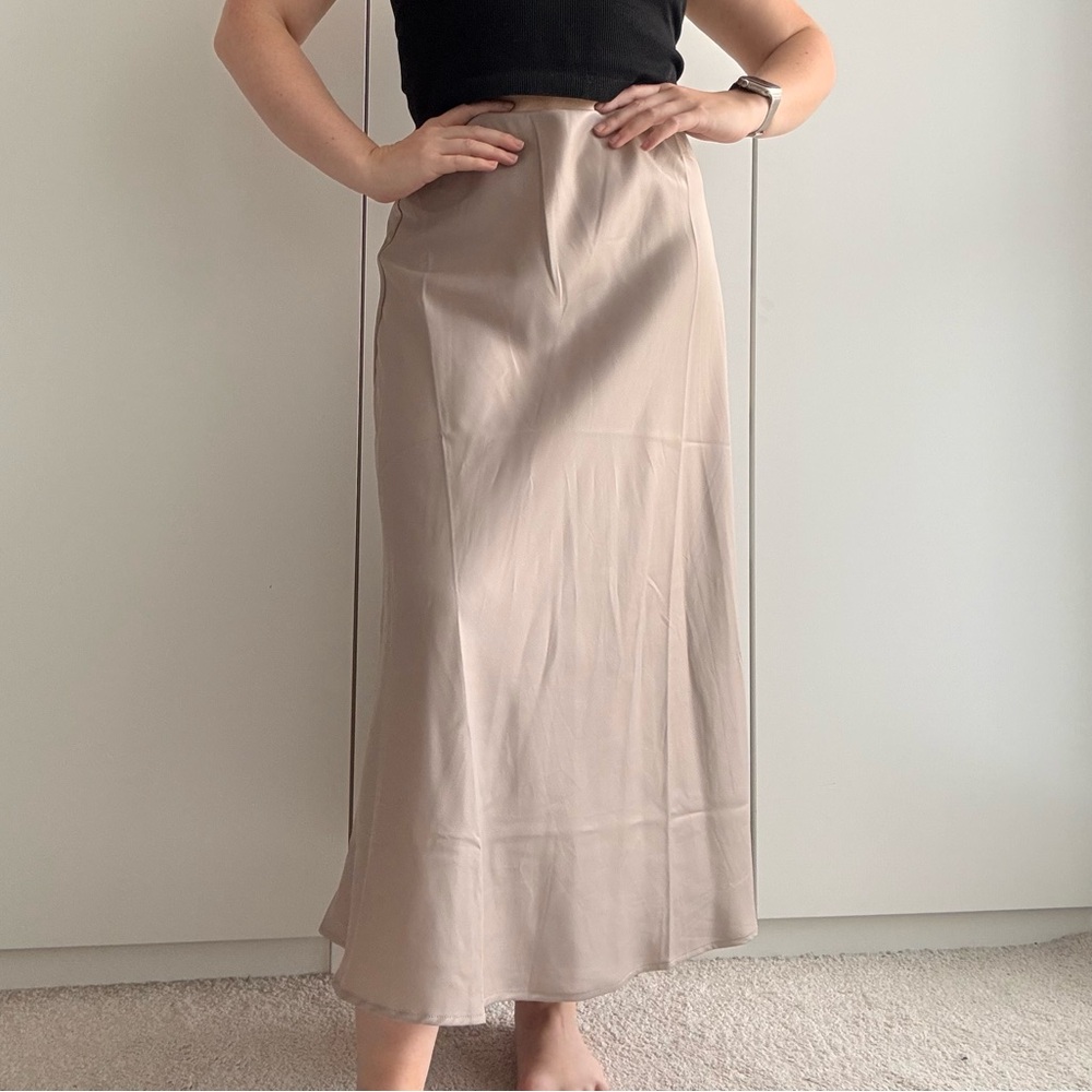 ✨ Banana Republic Beige Maxi Skirt